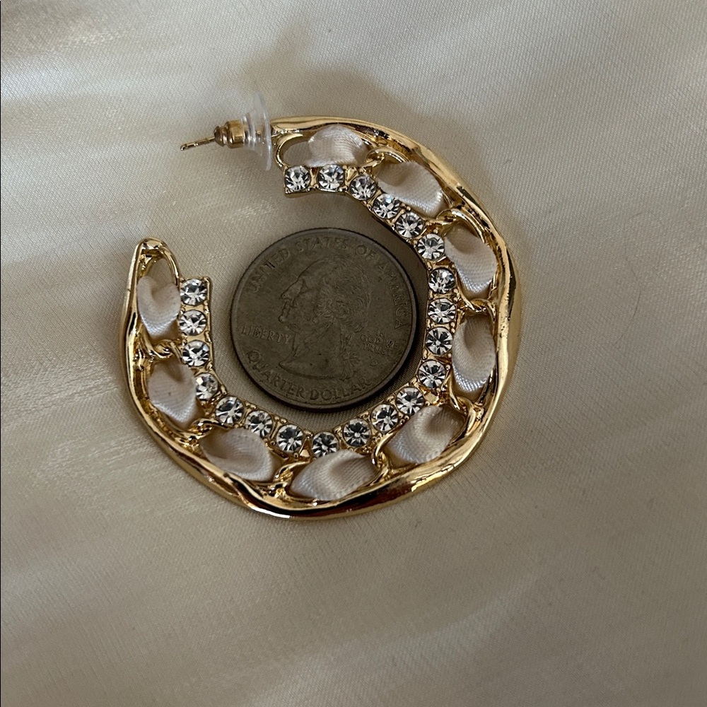 Pretty Gold Hoops - Picture 4 of 5